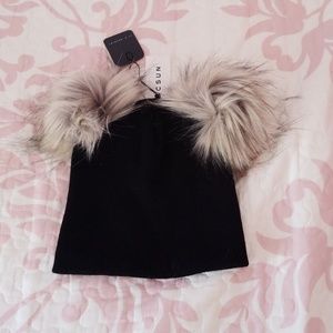 Cutie pom pom beanie..NWT..price firm